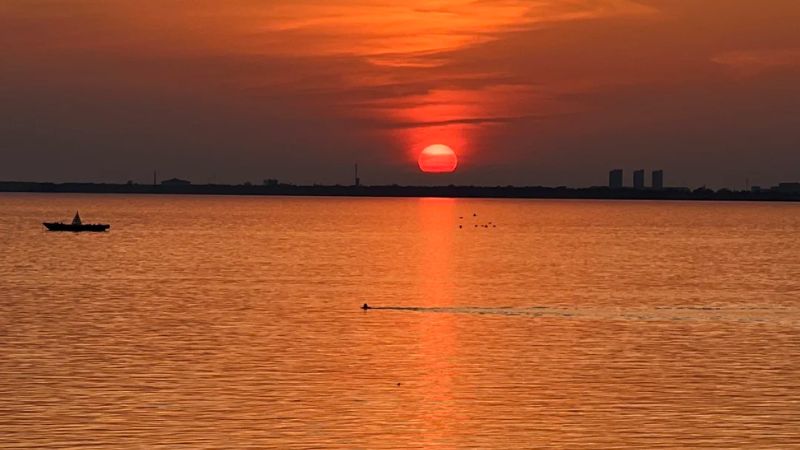  Ho&agrave;ng h&ocirc;n tuyệt đẹp tại Hồ Động Đ&igrave;nh