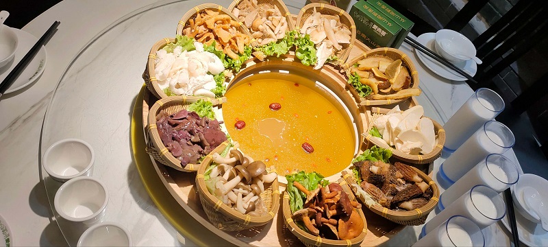 Lẩu nấm V&acirc;n Nam - đặc sản cao nguy&ecirc;n chỉ phục vụ theo m&ugrave;a