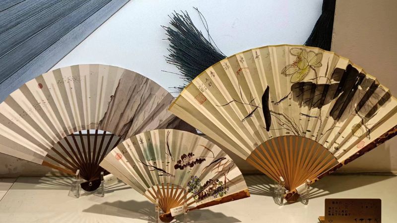 Nghệ thuật vẽ tranh quạt tao nhã của Trung Quốc