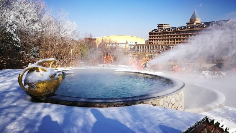 Trải nghiệm tắm suối nước nóng mùa đông