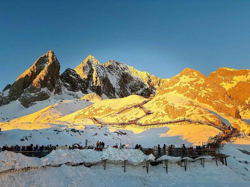 Ngắm đỉnh núi tuyết ở Vân Nam