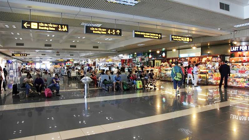 Khu vực chờ chuyến bay đi quốc tế tại sân bay Nội Bài 