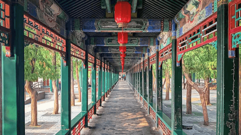 Trường Lang rực rỡ của cung điện mùa hè
