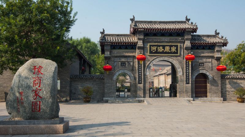 Trang Vi&ecirc;n Khang B&aacute;ch Vạn mang cảm gi&aacute;c giống bối cảnh phim xưa