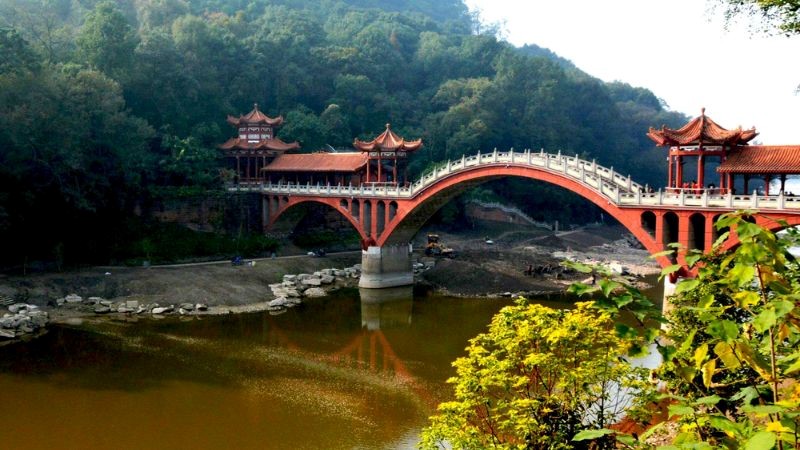 Khám phá chùa Lăng Vân linh thiêng cổ kính