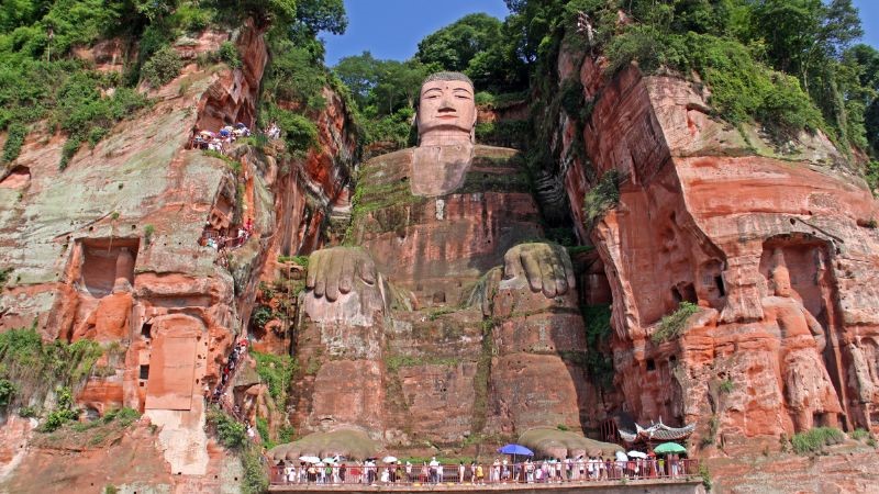 Ghé tham quan Tượng Phật Lạc Sơn vào tháng 4 - tháng 10