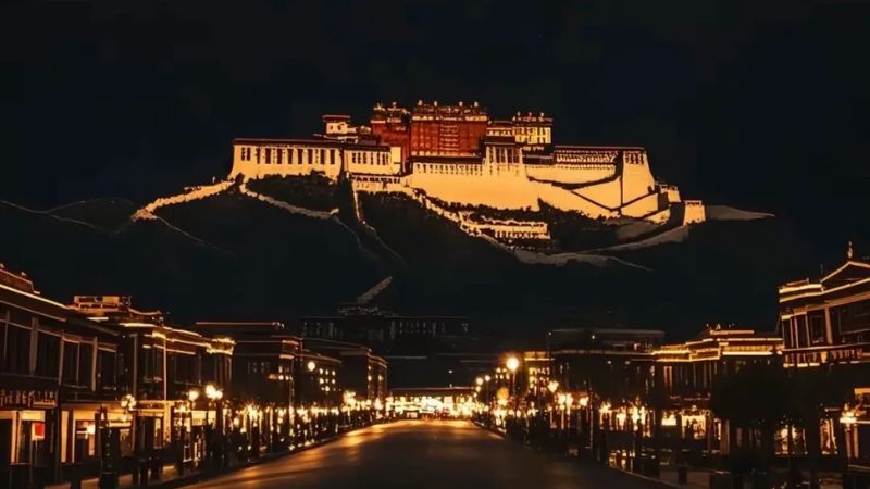Ngắm Potala Palace lung linh về đêm