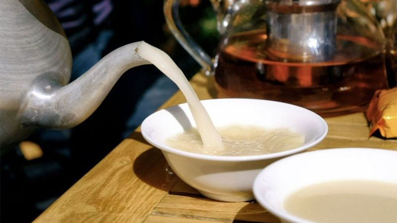 Thưởng thức trà bơ Tây Tạng