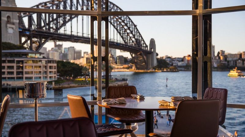 View cầu cảng từ nhà hàng