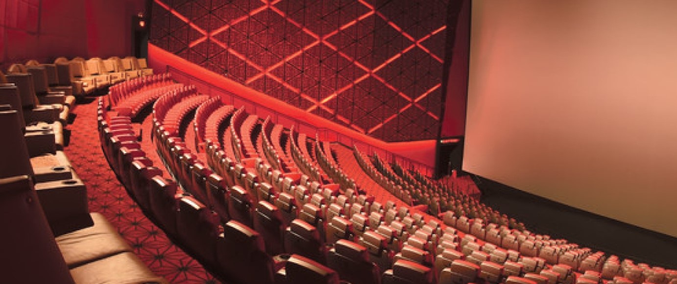 Cận cảnh rạp chiếu phim IMAX hiện đại