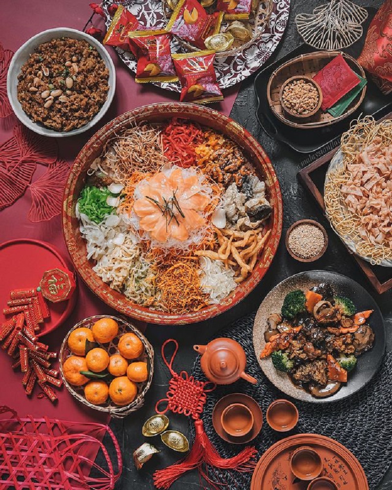 Gia đình sum họp ăn bữa cơm giao thừa trong những ngày Tết Malaysia