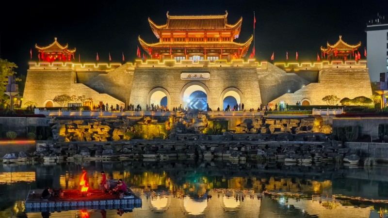 Th&aacute;i B&igrave;nh Cổ Trấn cổ k&iacute;nh tọa lạc b&ecirc;n d&ograve;ng Tả Giang