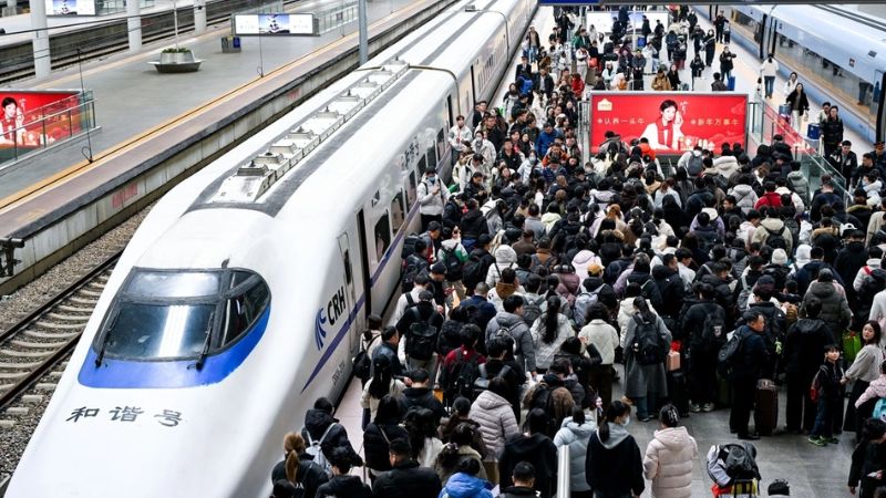 Di chuyển bằng tàu cao tốc nhanh chóng, tiện lợi