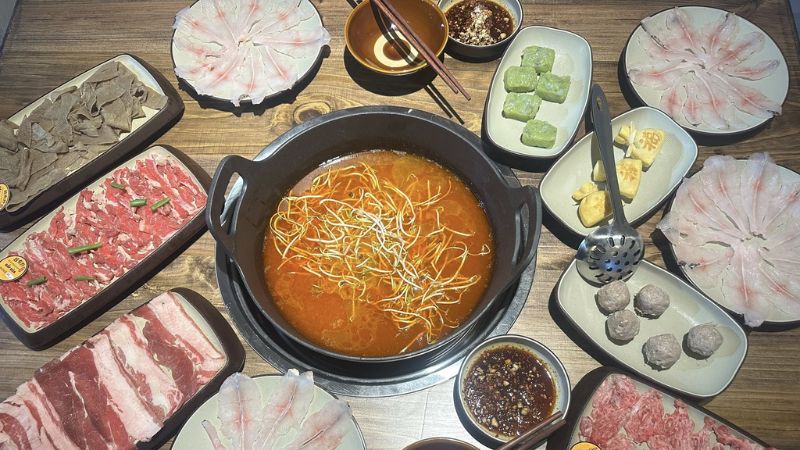 Thưởng thức lẩu chua cay Quý Châu