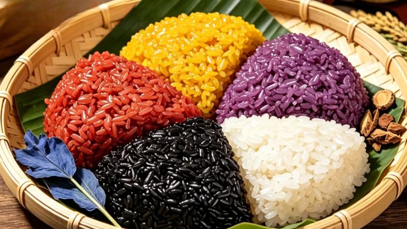 Xôi ngũ sắc được nhiều thực khách yêu thích
