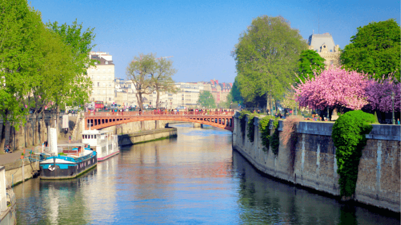 Dòng sông Seine Paris mùa xuân