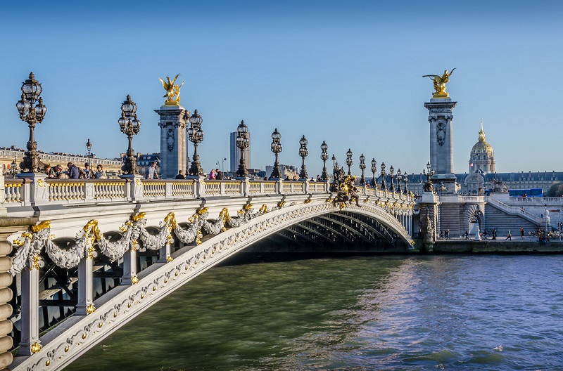 Cầu Pont Alexandre II lãng mạn bên sông Seine