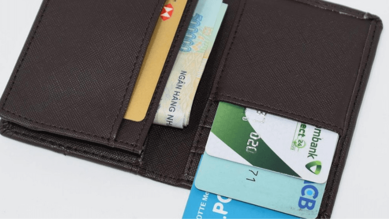 Tiền mặt và thẻ ATM
