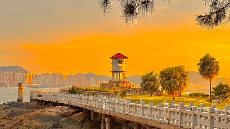 Hạ M&ocirc;n c&oacute; g&igrave; đẹp? Kh&aacute;m ph&aacute; th&agrave;nh phố biển l&atilde;ng mạn khi ho&agrave;ng h&ocirc;n 