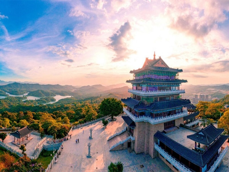 Bạch Vân Sơn là địa điểm nổi tiếng ở Quảng Châu