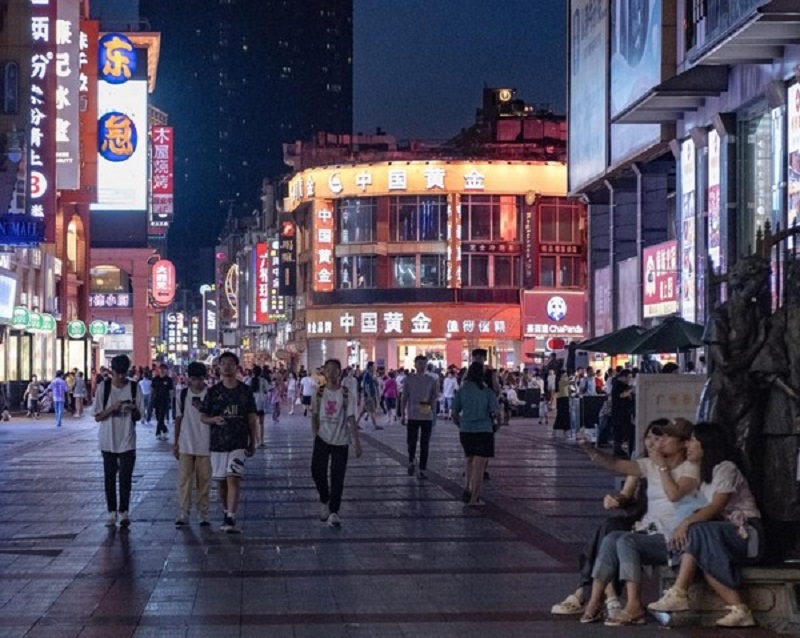 Phố đi bộ Thượng Hạ Cửu là địa điểm thu hút du khách