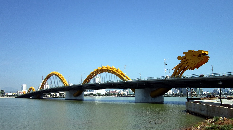 Cầu Rồng - biểu tượng của Đà Nẵng