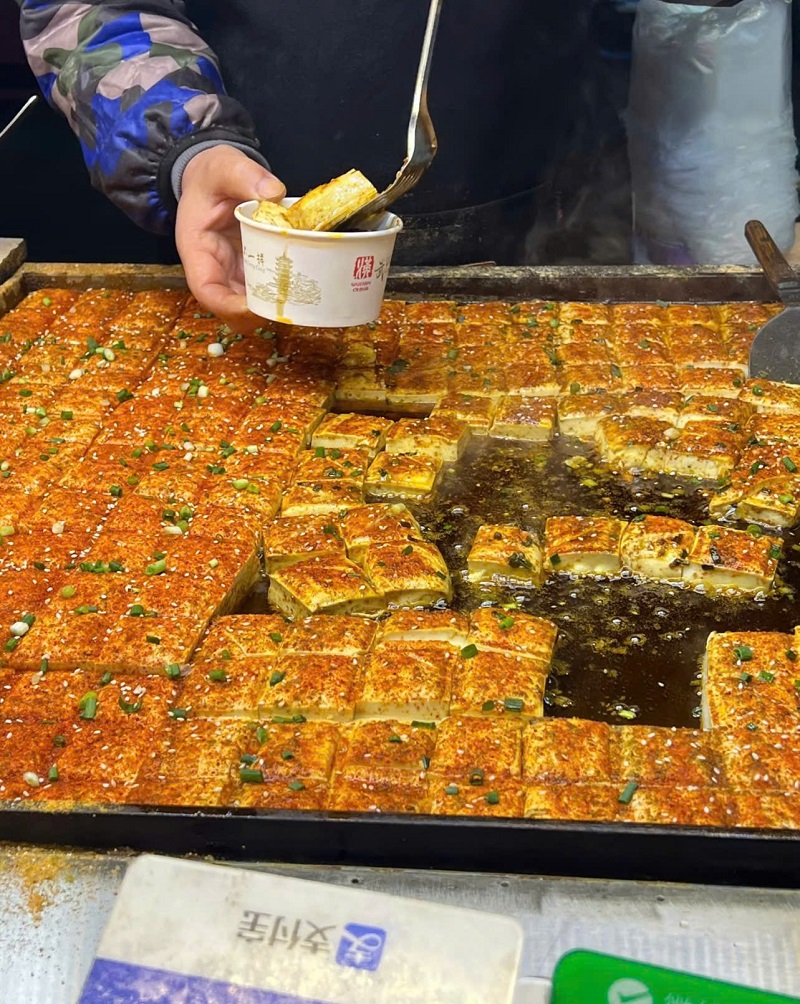 Đậu phụ chua cay - món ăn đường phố hấp dẫn