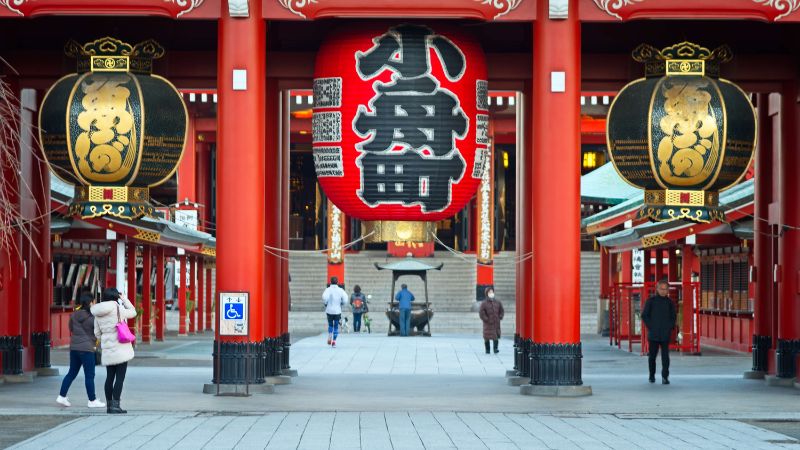 Cổng Kaminarimon - lối vào chùa Asakusa Kannon