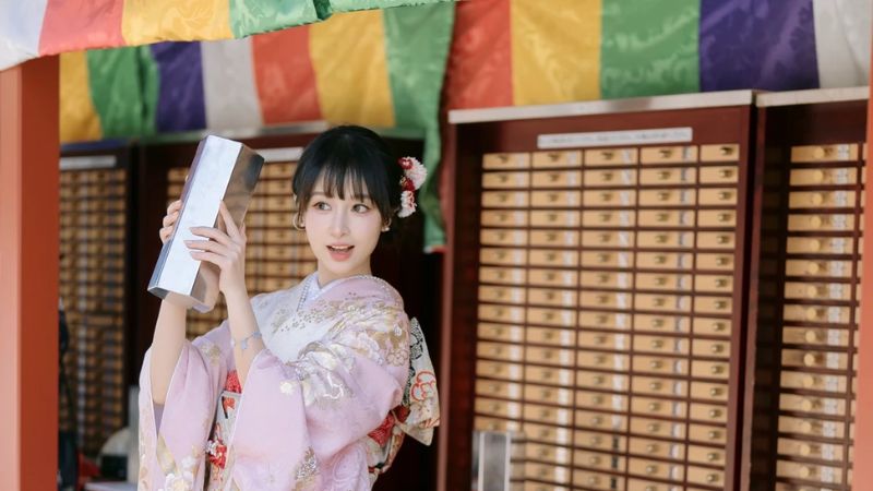 Xin quẻ Omikuji đầu năm tại Sensoji