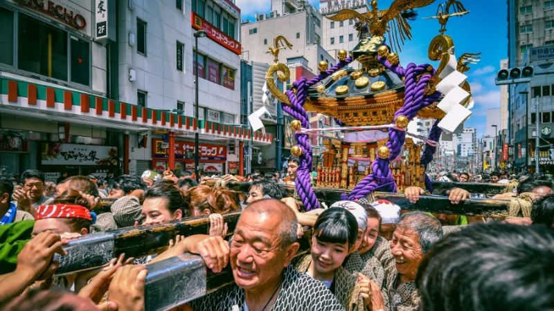 Hòa mình vào Sanja Matsuri tại Nhật Bản
