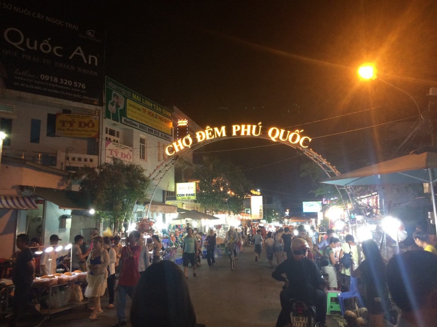 Đi dạo chợ đêm Phú Quốc