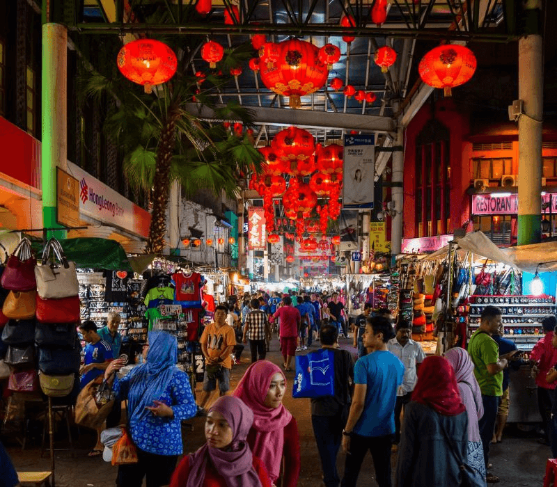 Thỏa thích mua sắm và ăn uống tại Petaling Street Market