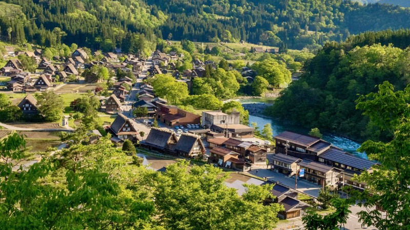 Tham quan khu l&agrave;ng cổ Ogimachi giữa l&ograve;ng Shirakawago