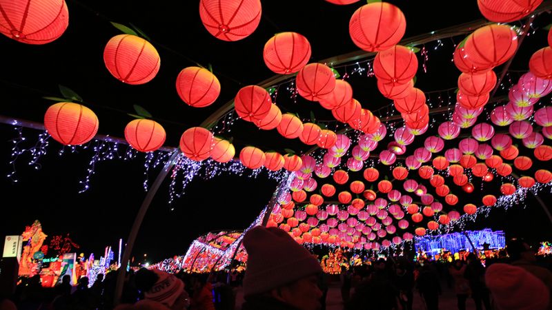 Cầu mong một năm mới bình an, hạnh phúc trong ngày Tết Nguyên Tiêu Trung Quốc