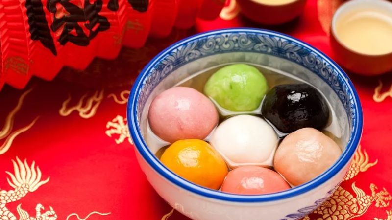 Thưởng thức món bánh trôi nước thơm ngon trong dịp Tết Nguyên Tiêu 