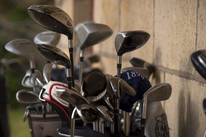 Quy định về một bộ dụng cụ golf mang lên máy bay