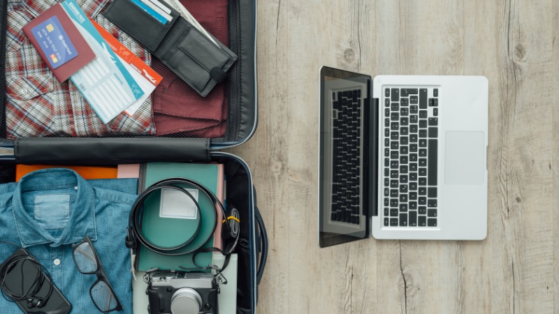 Mang laptop lên máy bay nên để ở hành lý ký gửi hay xách tay?