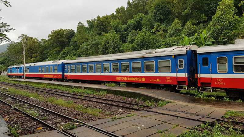 Tàu hỏa chạy chuyến Sài Gòn - Vinh