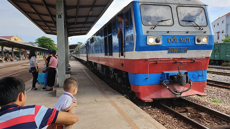 Tàu hỏa chạy chuyến Vinh - Quy Nhơn