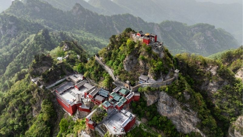 Th&aacute;nh địa n&uacute;i V&otilde; Đang Hồ Bắc (Ảnh: @flyoverchina)