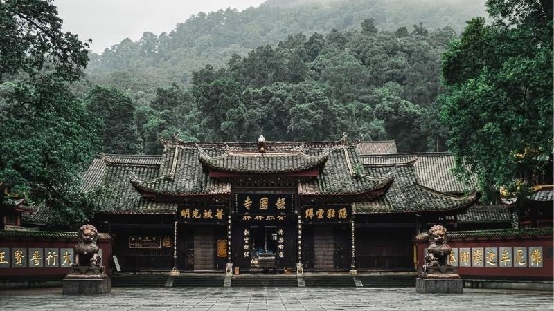 B&aacute;o Quốc Tự Nga Mi Sơn cổ k&iacute;nh, uy nghi