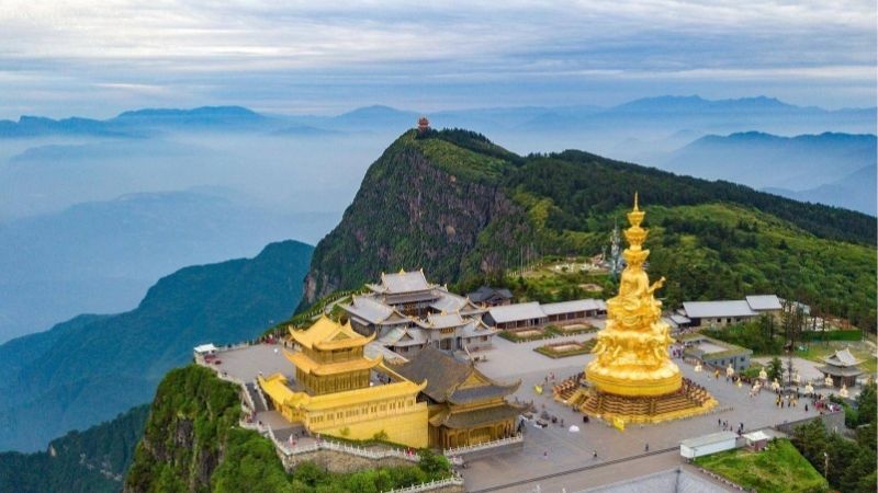 Kim Đỉnh Nga Mi lộng lẫy ng&agrave;y quang m&acirc;y