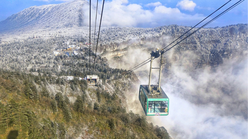 C&aacute;p treo Nga Mi băng qua m&acirc;y