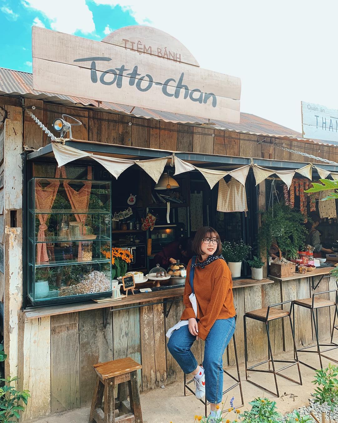check in tại tiệm bánh Totto-Chan, một địa điểm du lịch mới ở Đà Lạt 