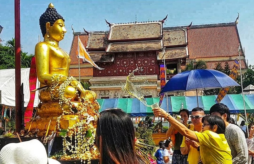 Lễ hội té nước Songkran ở Chiang Mai