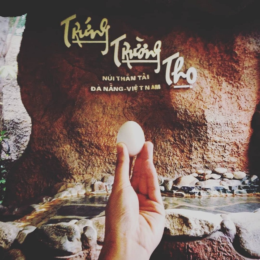 Theo kinh nghiệm đi Núi Thần Tài Đà Nẵng bạn nên thưởng thức trứng trường thọ