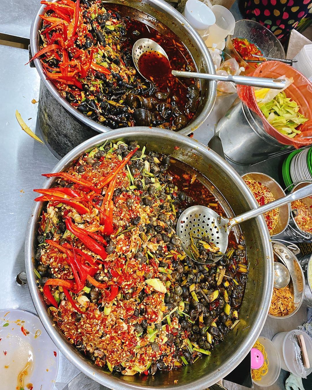 Ốc hút - Món ăn được du khách review chợ Hàn Đà Nẵng lựa chọn nhiều nhất