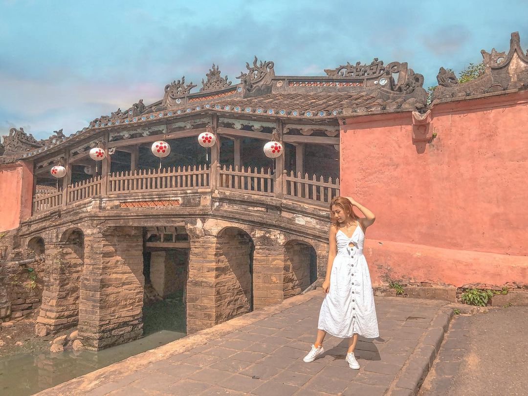 Mua vé máy bay đi Hội An ghé Chùa cầu Hội An
