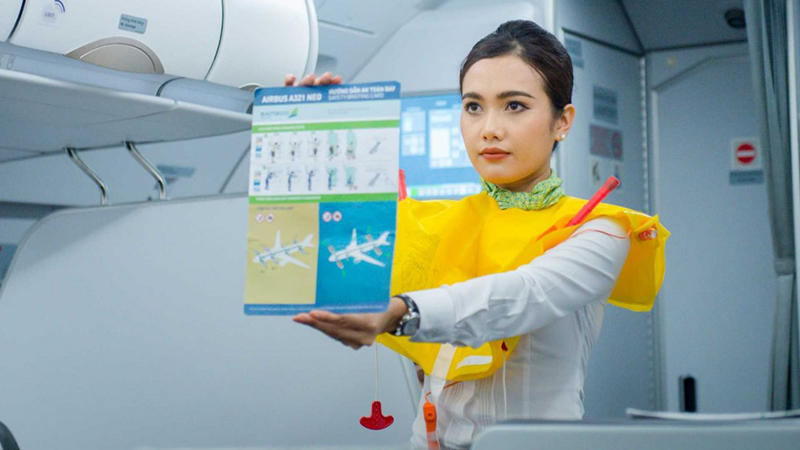 Hướng dẫn an toàn bay là công việc quan trọng của các tiếp viên Bamboo Airways