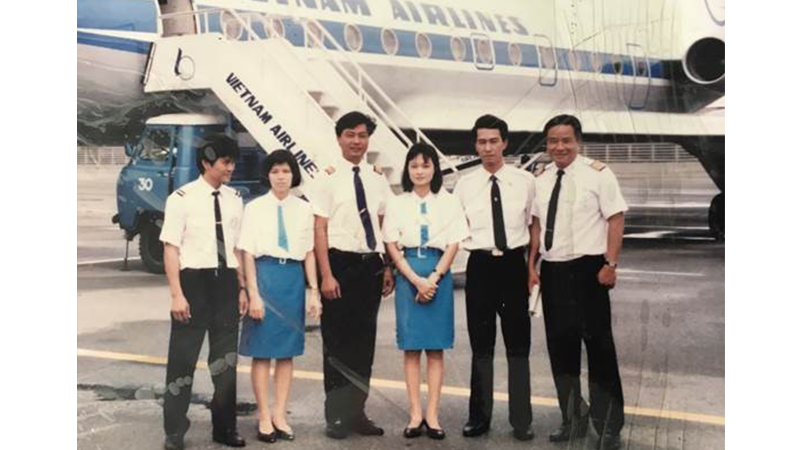 Mới] Review Chi Tiết Nhất Về Đồng Phục Vietnam Airlines - Bestprice -  Bestprice